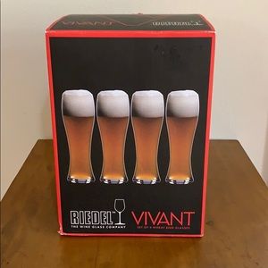 Pair of crystal Riedel Vivant wheat beer glasses.